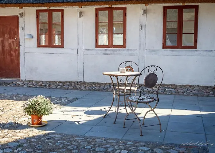 Ragnhilds Gard, *